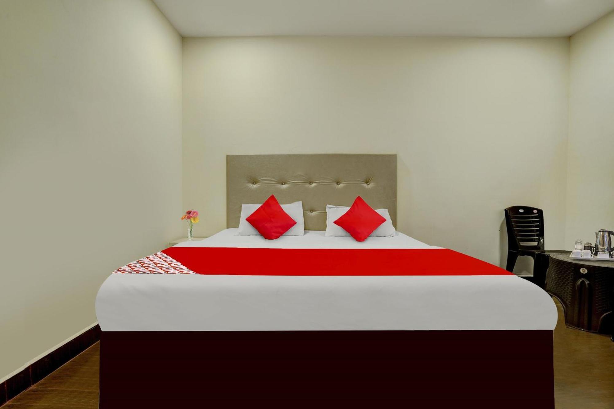 Oyo Flagship The Chirag Resort Bhandāra Exterior photo